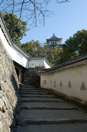Himeji-jo (castle) along the narrow stairs